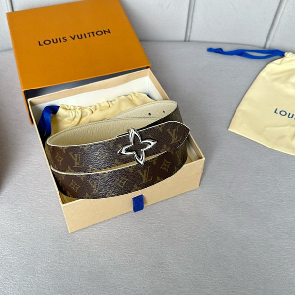 CINTURA REVERSIBILE LV MINI FLOWERGRAM 30MM IN PELLE DI VITELLO GOFFRATA BIANCA CON FERRAMENTA IN ARGENTO