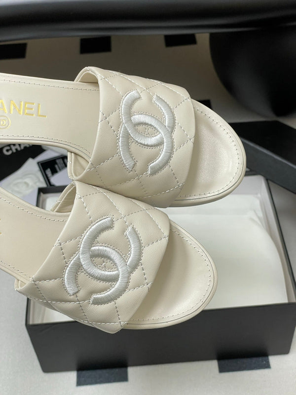 25S Embroidery Double C Mule 50mm White Lambskin 247578