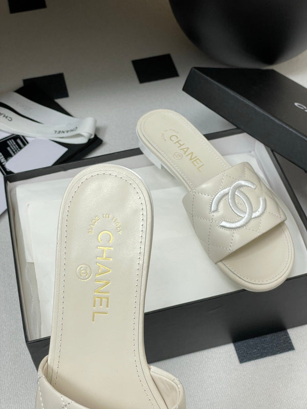 25S Embroidery Double C Mule 15mm White Lambskin 247583