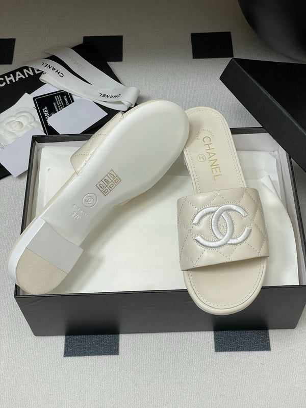 25S Embroidery Double C Mule 15mm White Lambskin 247583