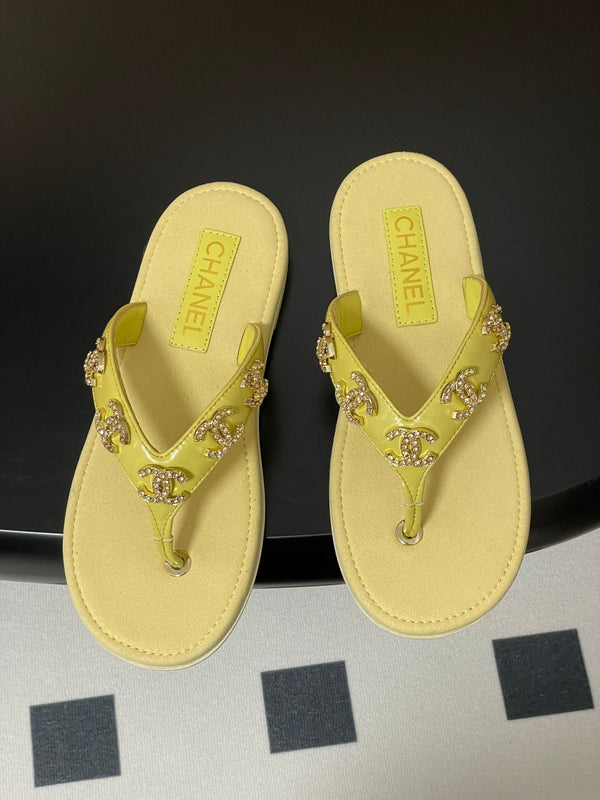 CC 25P Double C 5 Motifs Thongs Sandal Yellow Sheepskin 247693