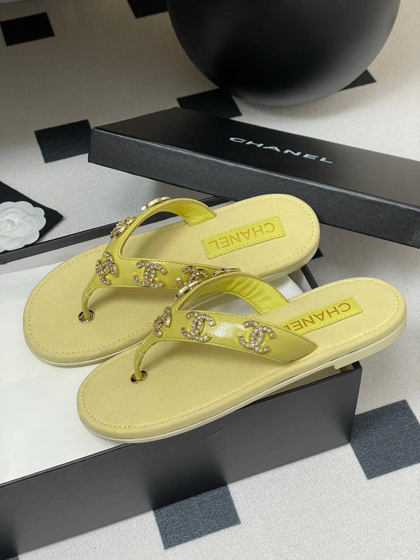 CC 25P Double C 5 Motifs Thongs Sandal Yellow Sheepskin 247693