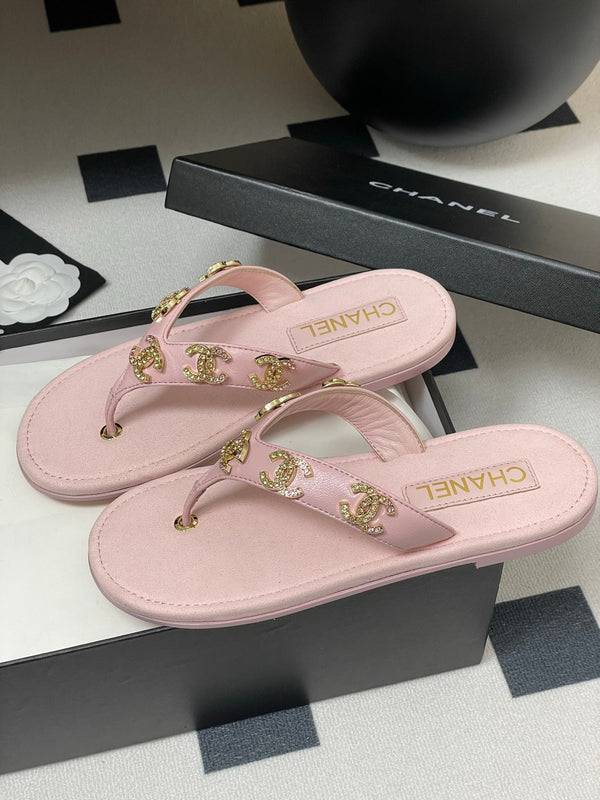 CC 25P Double C 5 Motifs Thongs Sandal Pink Sheepskin 247695