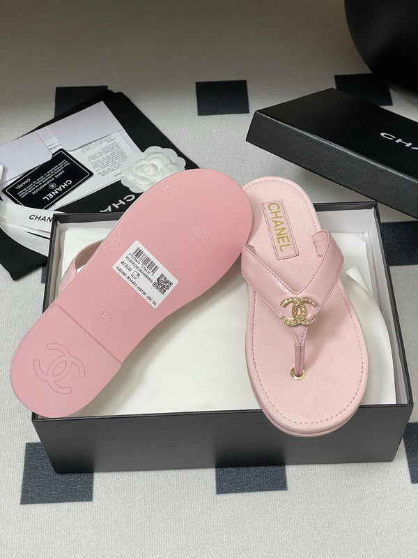 CC 25P Double C 1 Motif Thongs Sandal Pink Sheepskin 247701