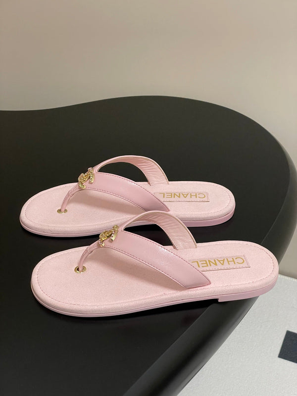 CC 25P Double C 1 Motif Thongs Sandal Pink Sheepskin 247701
