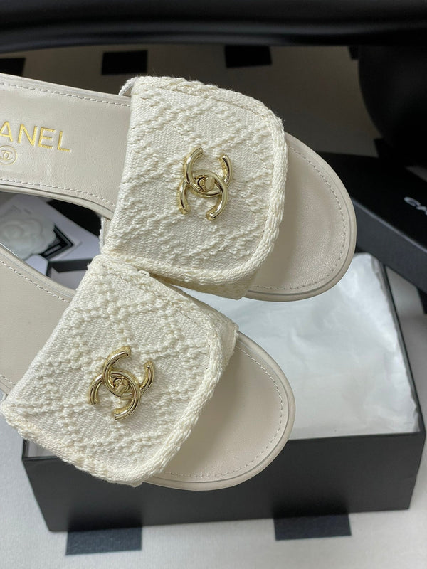 CC 25S Buckle Bag Mule White Fabric and Sheepskin 247598
