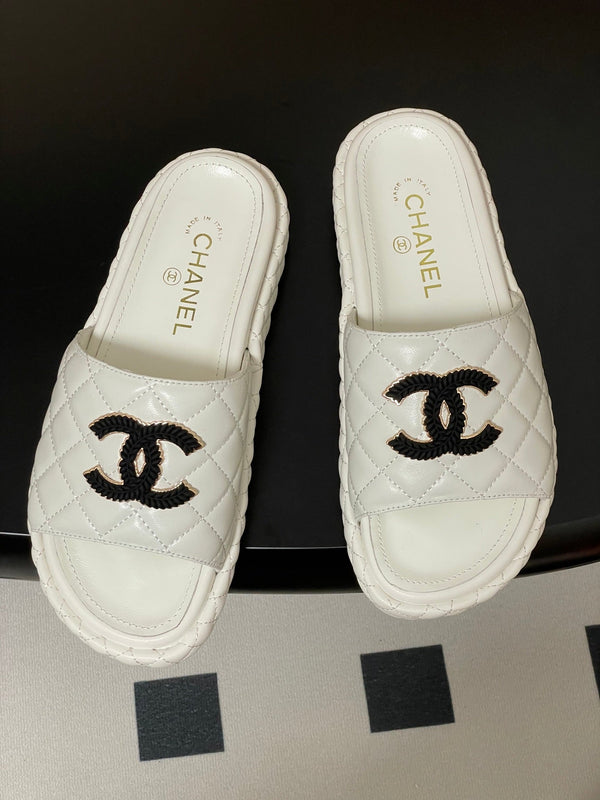 CC 25SS Double C Buckle Thick-soled Mule Sandals White Lambskin 319710