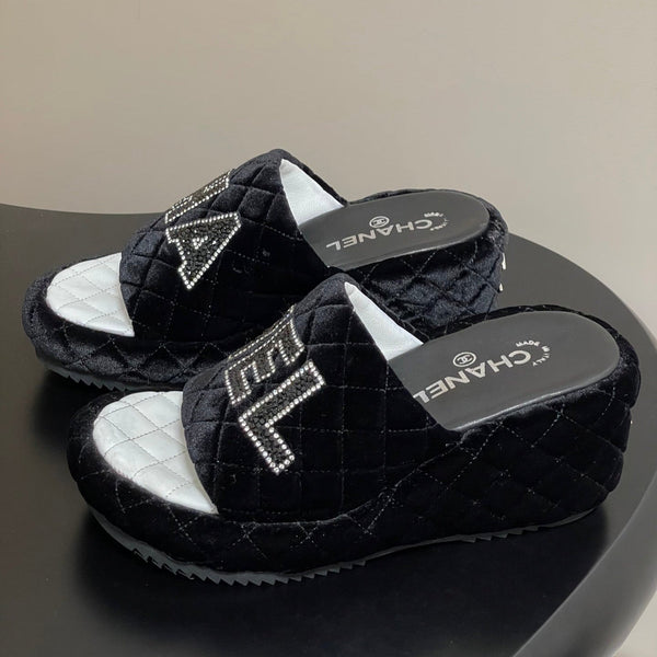 CC 25 Platform Slippers Black Velvet Sheepskin 334240