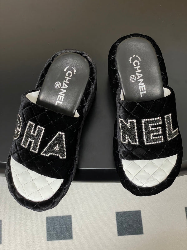CC 25 Platform Slippers Black Velvet Sheepskin 334240
