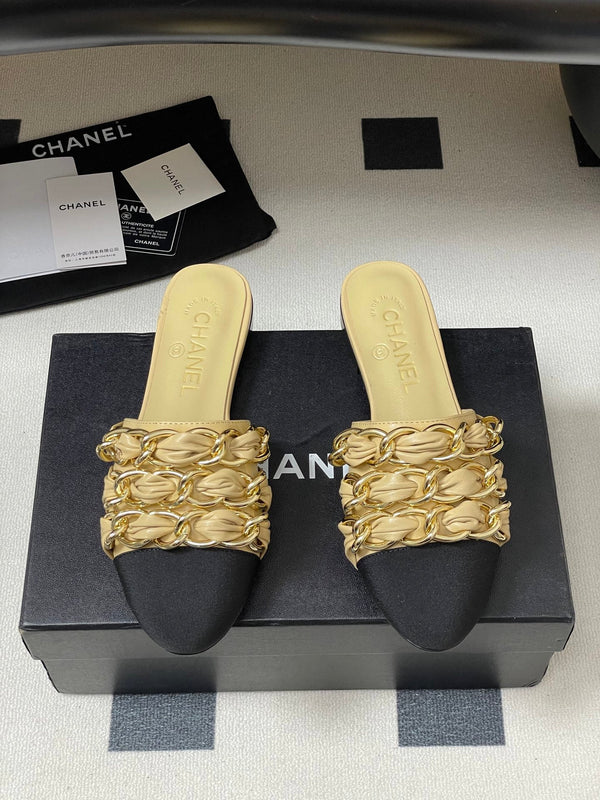 CC 25B Chain Closed Toe Flat Mule Beige Sheepskin 393888