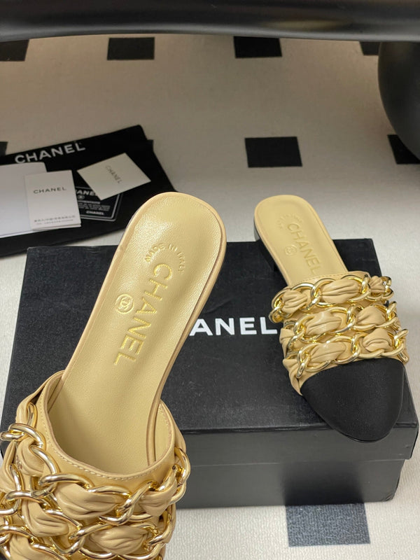 CC 25B Chain Closed Toe Flat Mule Beige Sheepskin 393888