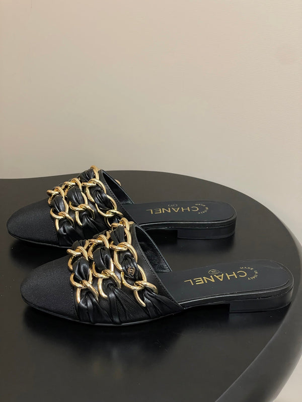 CC 25B Chain Closed Toe Flat Mule Black Sheepskin 393890