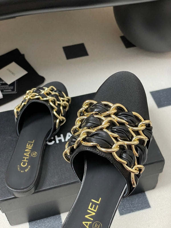 CC 25B Chain Closed Toe Flat Mule Black Sheepskin 393890