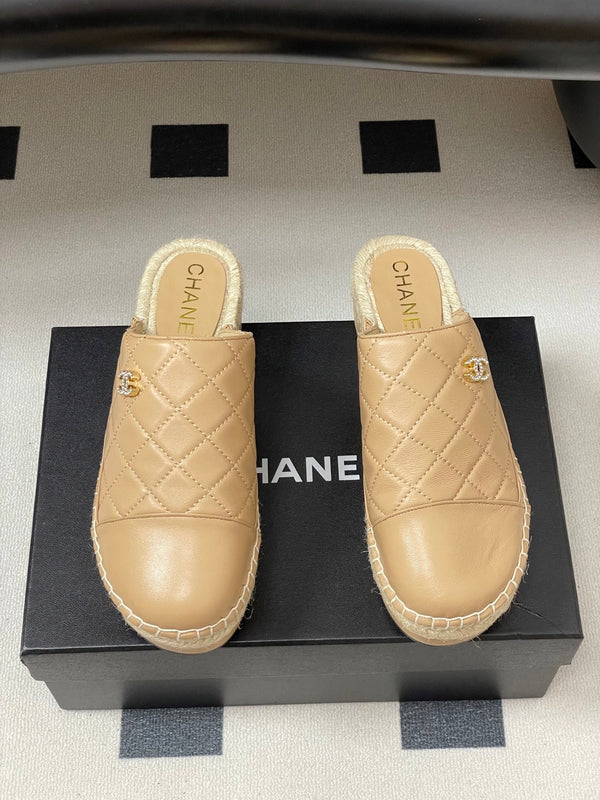 CC 25A Clog Slippers 40mm Beige Quilted Lambskin 393949