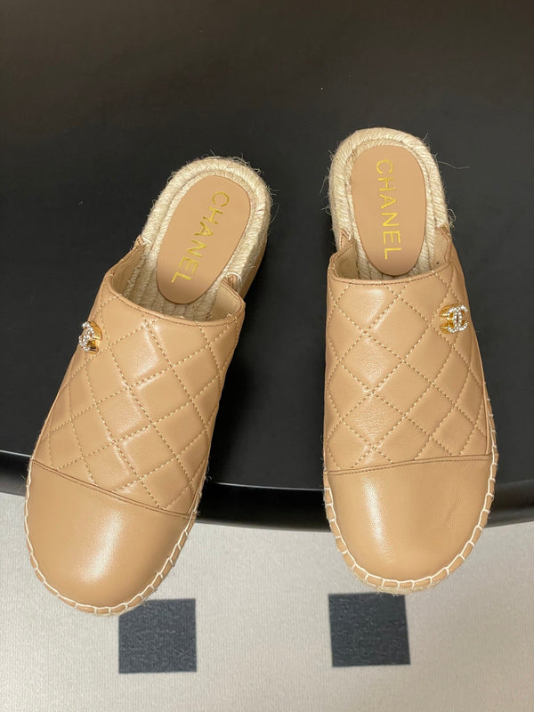 CC 25A Clog Slippers 40mm Beige Quilted Lambskin 393949