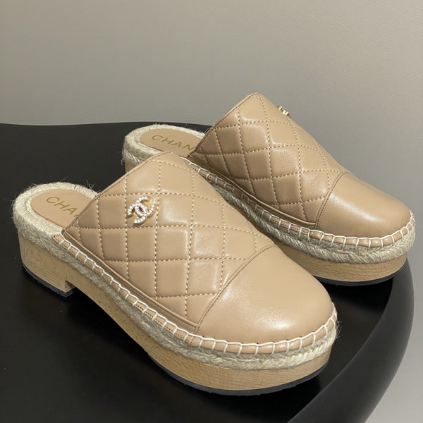 CC 25A Clog Slippers 40mm Beige Quilted Lambskin 393949