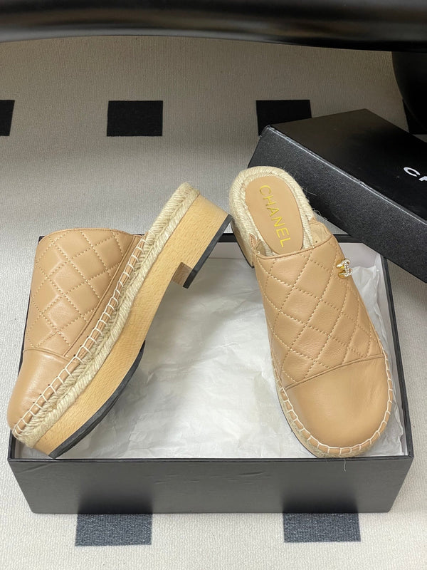 CC 25A Clog Slippers 40mm Beige Quilted Lambskin 393949