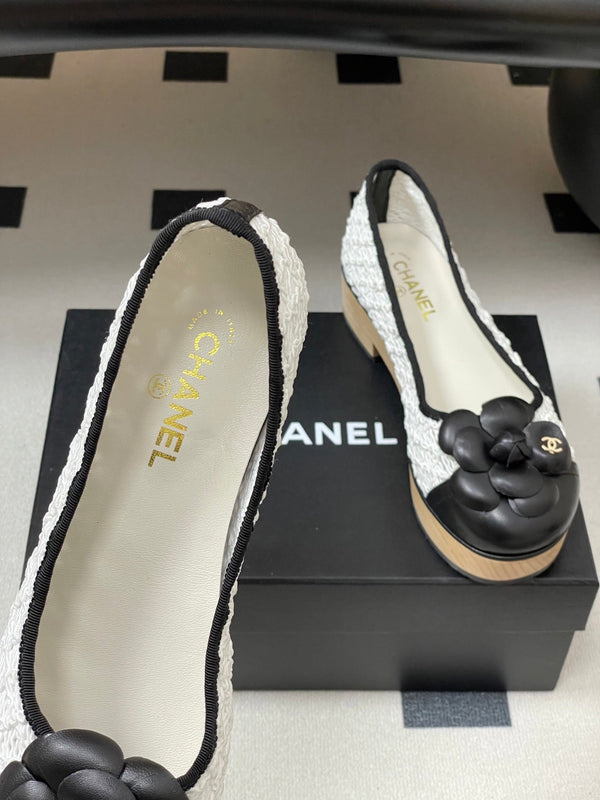 CC 25A Camelia Thick-Soled Shoe 40mm White Lace Mix Black Sheepskin 393958