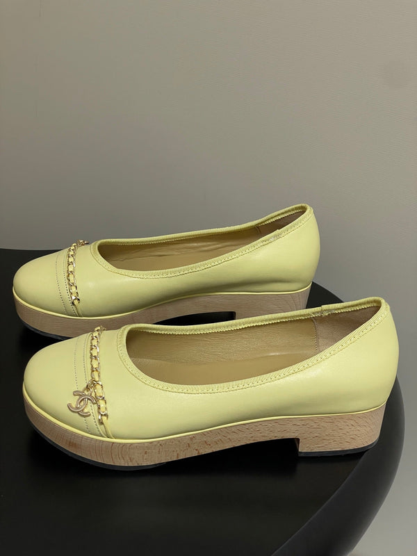 CC 25A Chain CC Thick-Soled Shoe 40mm Pastel Yellow Sheepskin 393952