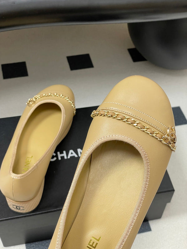 CC 25A Chain CC Thick-Soled Shoe 40mm Beige Sheepskin 393954