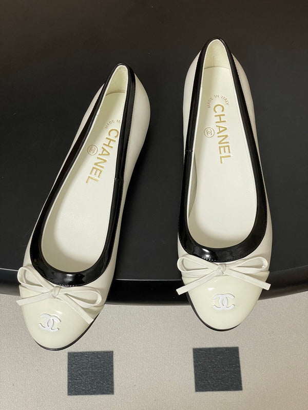 CC 25A Small Bow Ballet Flats White Mix Black Sheepskin 393966