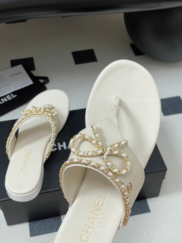 CC 25B Chain Bow Flip-flops Ivory Sheepskin 393986