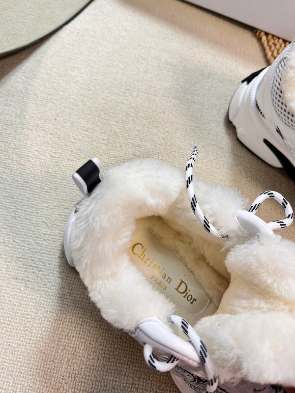 CD Chrono Sneaker In White Mesh Fabric With Fleece Lining 992618