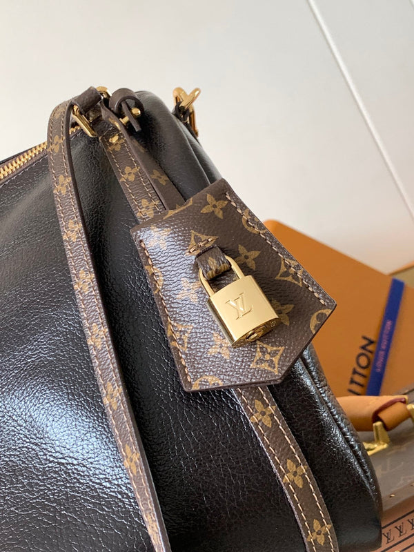 LV M26039 Express PM Borsa a mano 26 cm Pelle di vacchetta nera GHW 