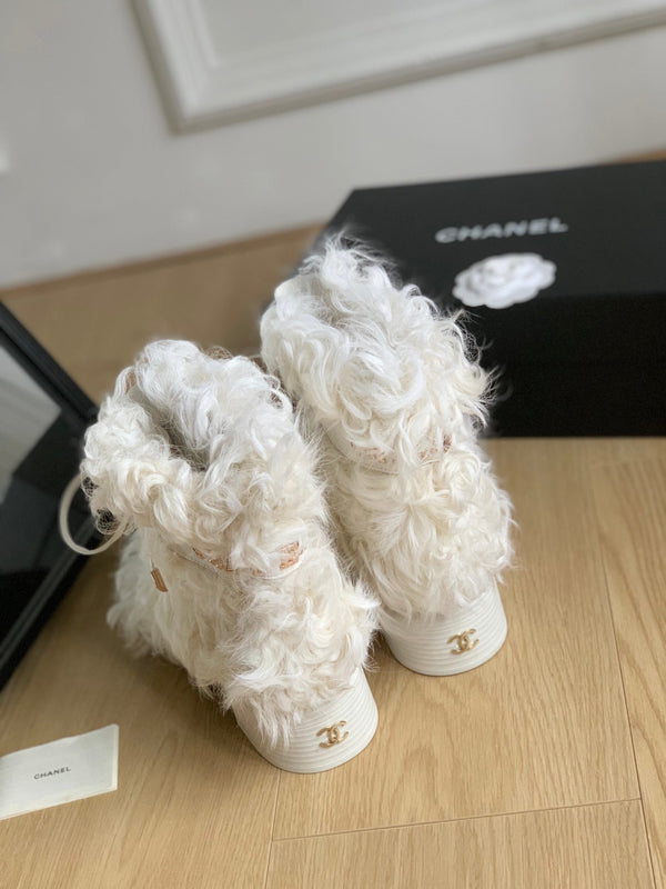 CC ANKLE BOOTS IN WHITE MIX BLACK WOOL FUR