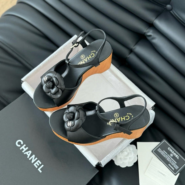 sandalo slingback con plateau in pelle di vitello nera con fiore