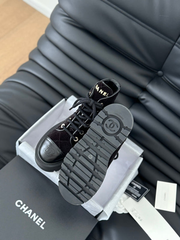 stivaletti cc in velluto rosso scuro trapuntato in pelle di agnello