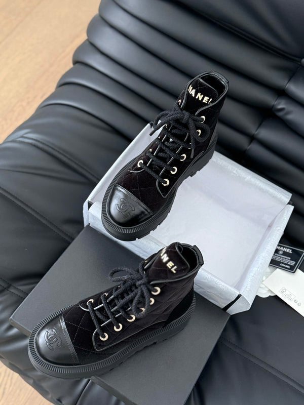 stivaletti cc in velluto rosso scuro trapuntato in pelle di agnello