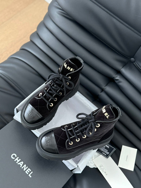 stivaletti cc in velluto rosso scuro trapuntato in pelle di agnello