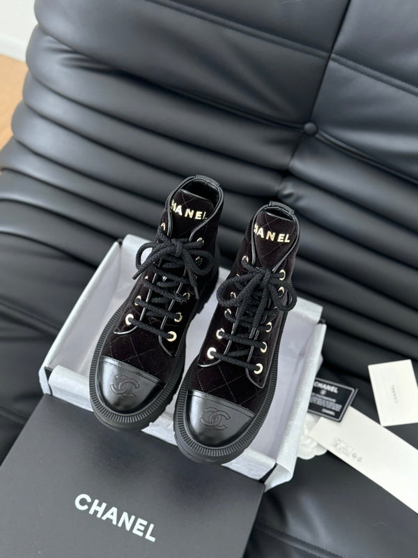 stivaletti cc in velluto rosso scuro trapuntato in pelle di agnello