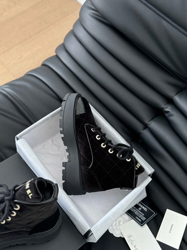 stivaletti cc in velluto rosso scuro trapuntato in pelle di agnello