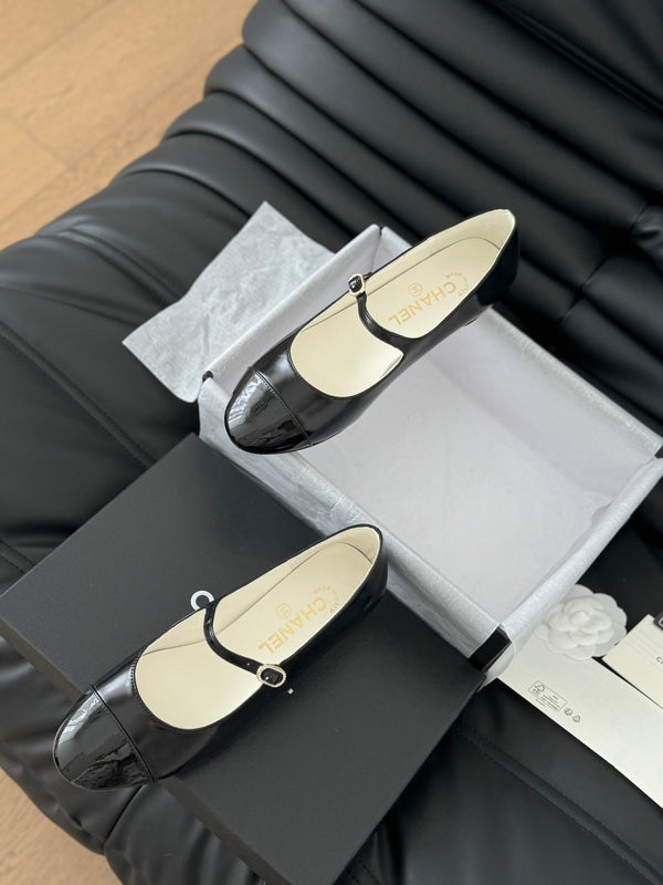 CC MARY JANE SHOES IN BLACK LAMBSKIN WITH GOLD HARDWARE