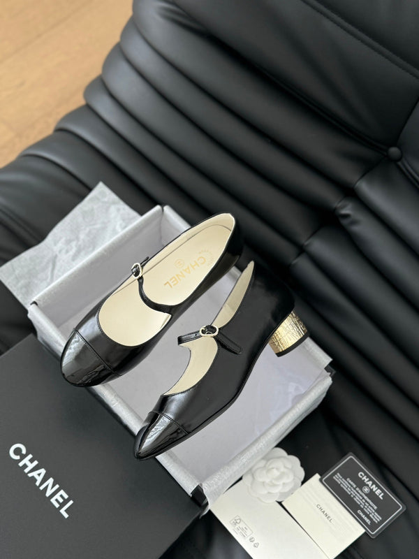CC MARY JANE SHOES IN BLACK LAMBSKIN WITH GOLD HARDWARE