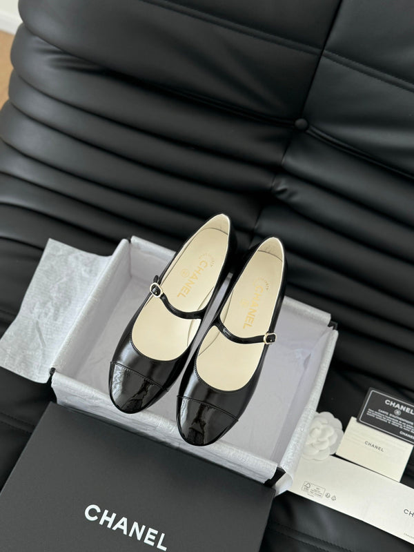 CC MARY JANE SHOES IN BLACK LAMBSKIN WITH GOLD HARDWARE