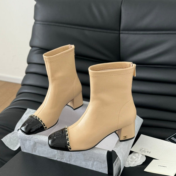 Stivaletto CC in pelle di vitello beige e vernice nera