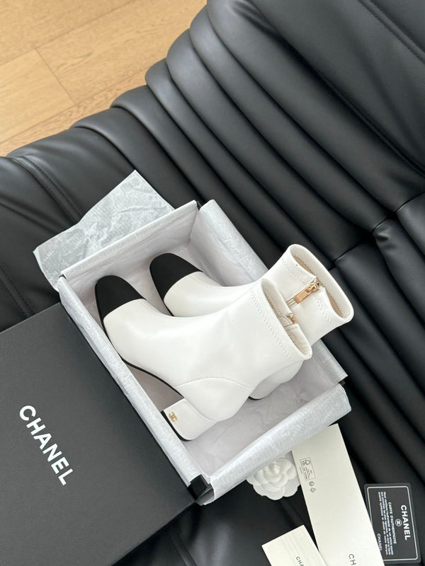 CC Ankle Boot White Calfskin Black Grosgrain