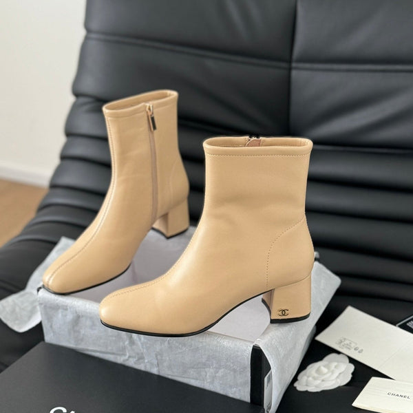Stivaletto CC in pelle di vitello beige