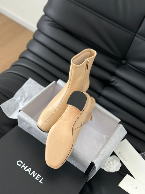 Stivaletto CC in pelle di vitello beige