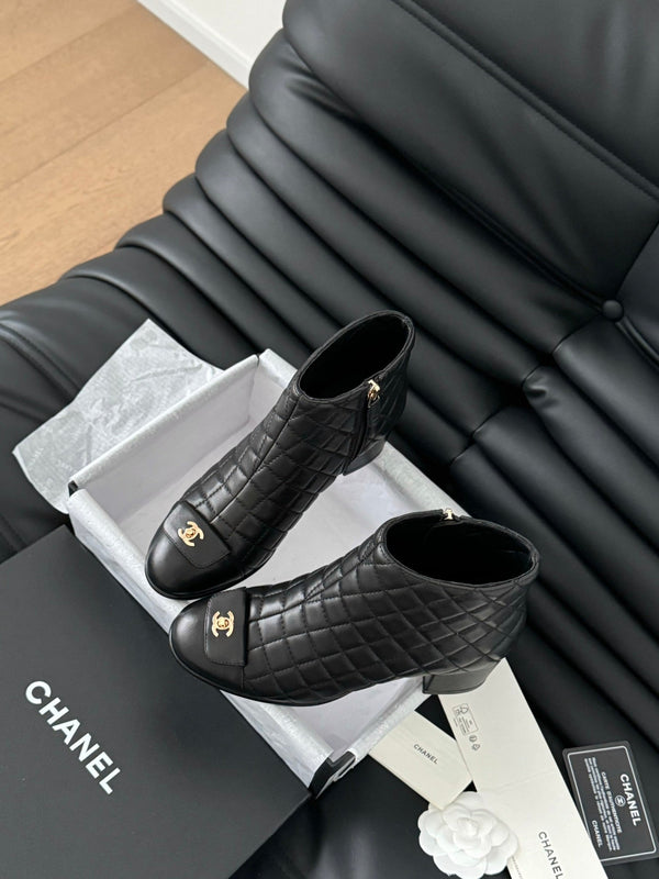 CC SHORT BOOTS 65 MM IN BLACK QUILTED PATTERN LAMBSKIN