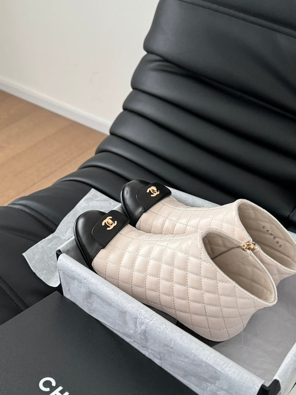 STIVALI CC CORTI 65 MM IN PELLE DI AGNELLO CON MOTIVO TRAPUNTATO BIANCO E NERO