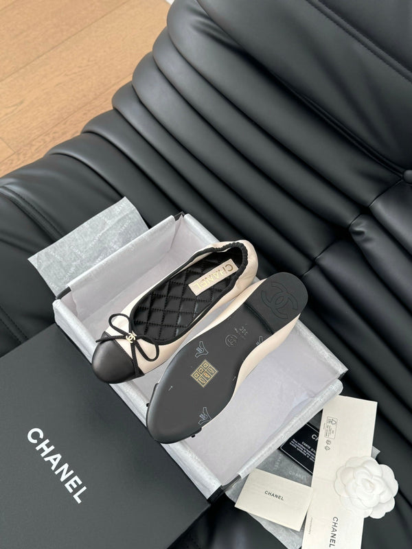 CC Ballet Flats In White Lambskin 143540