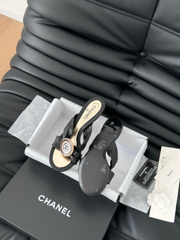 SANDALI CIABATTE CC IN PELLE DI AGNELLO NERA