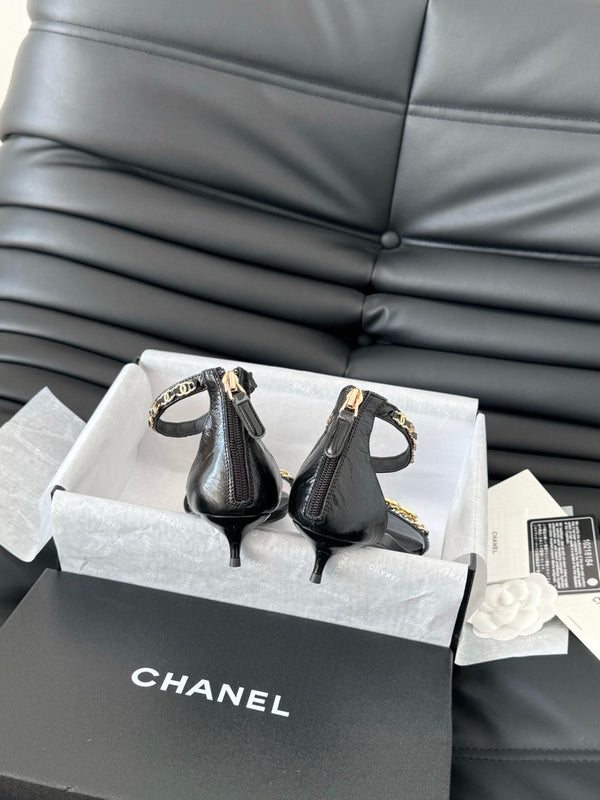 SANDALO TACCO MEDIO 35 MM IN PELLE DI MONTONE NERA CON ADESIVI