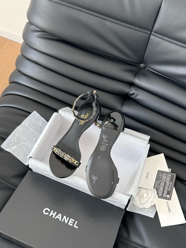 SANDALO TACCO MEDIO 35 MM IN PELLE DI MONTONE NERA CON ADESIVI