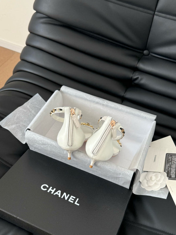 SANDALO TACCO MEDIO 35 MM IN MONTONE BIANCO CON ADESIVI