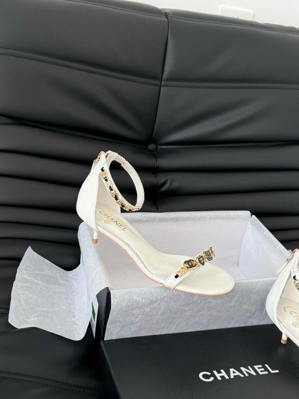 SANDALO TACCO MEDIO 35 MM IN MONTONE BIANCO CON ADESIVI